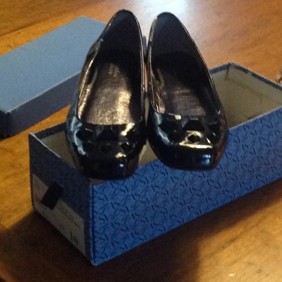 Simply Vera Wang - Picture 1 of 4